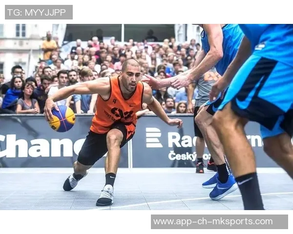 北城篮球明星的崛起与奋斗历程：从街头到职业赛场的精彩故事